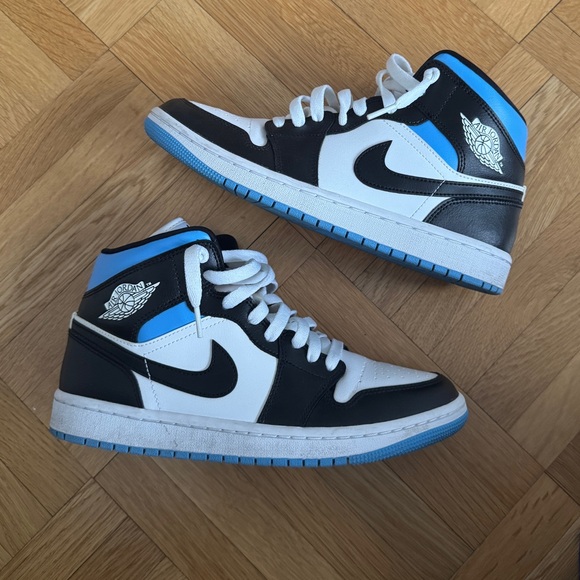 Air Jordan 1 Mid 'University Blue’ - Picture 5 of 12